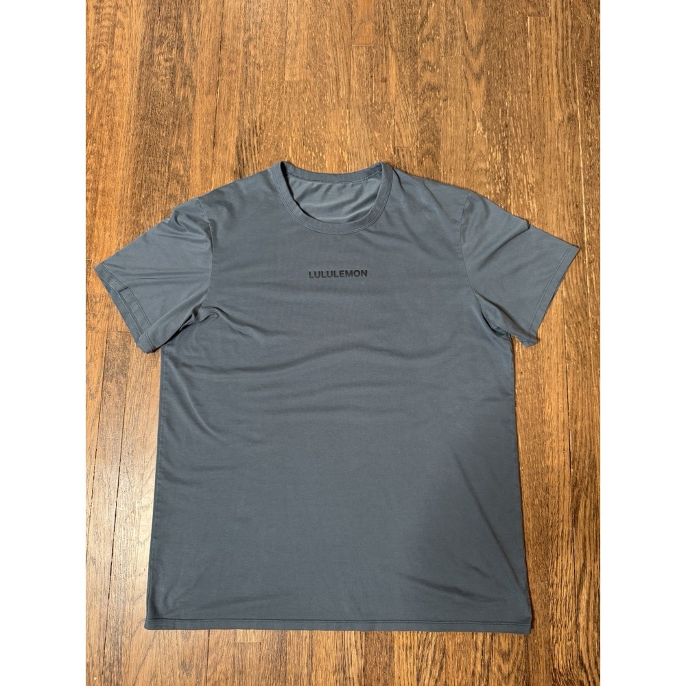 Lululemon Mens Large Grey Short Sleeve Logo T-Shirt With Tech Performance Tee